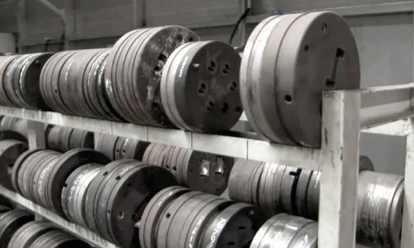 Plastic extrusion dies