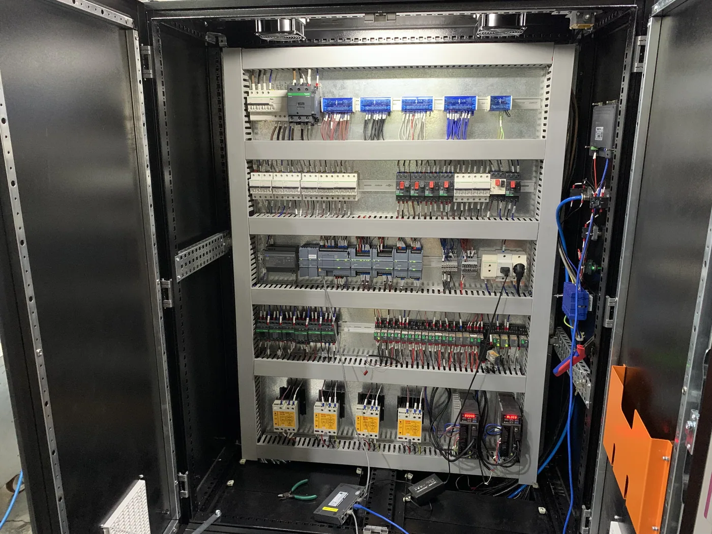 Automated multi-tank line in final assembly