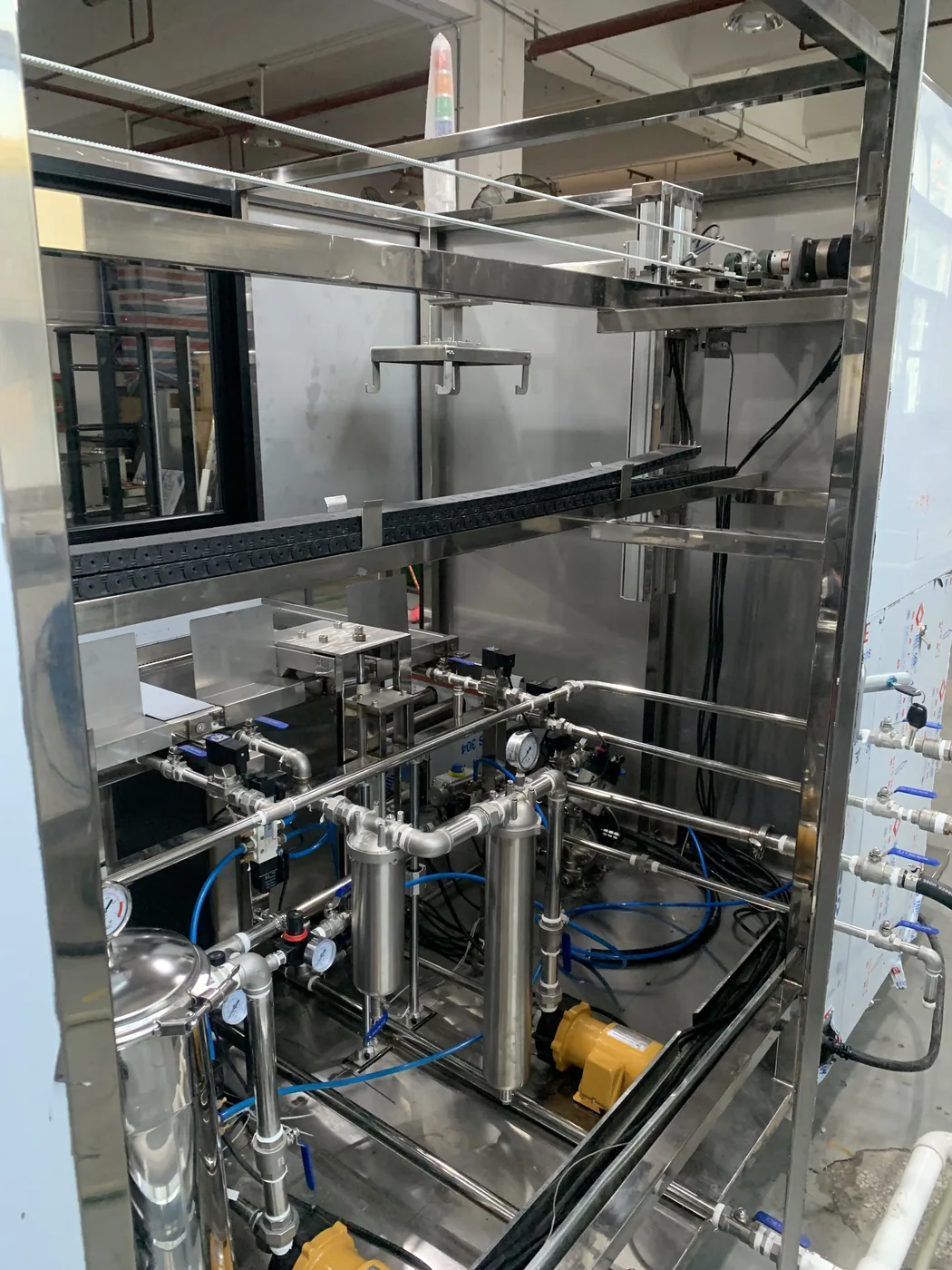 Automated multi-tank line in final assembly