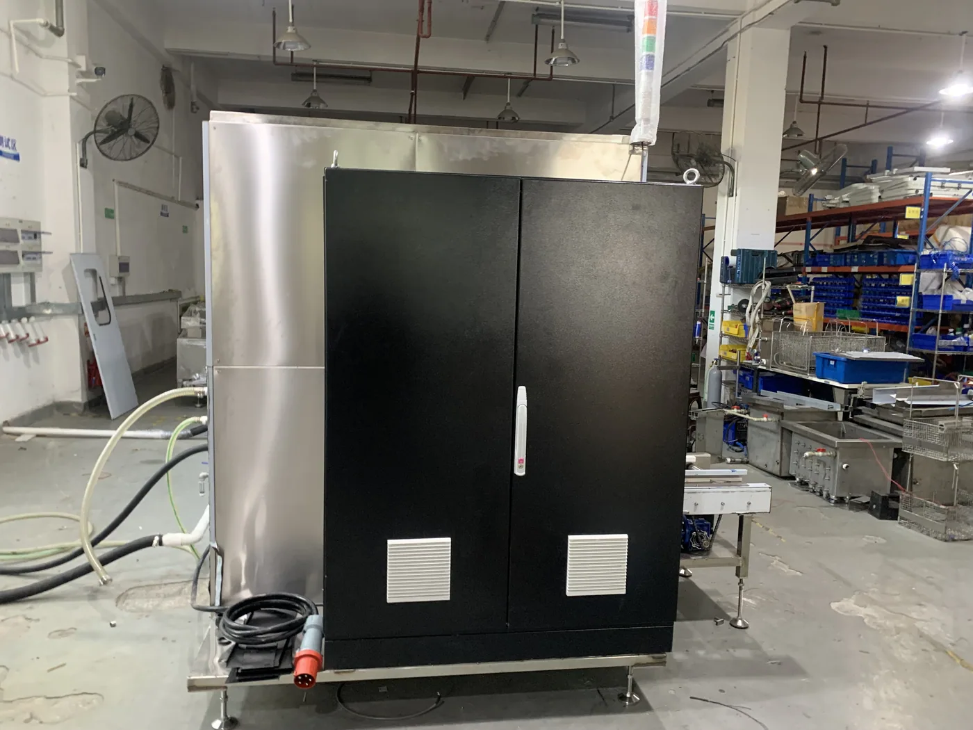 Automated multi-tank line in final assembly