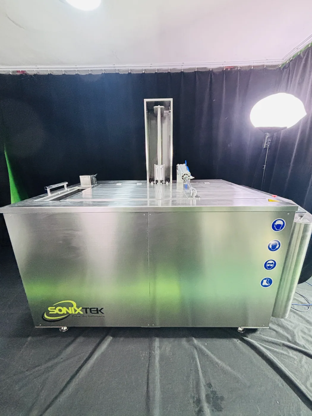 AL-1000 — front view (photo)