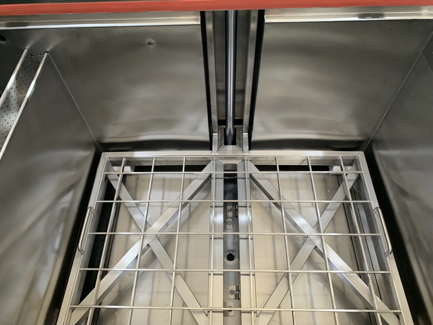 AL-300 — lift frame (photo)
