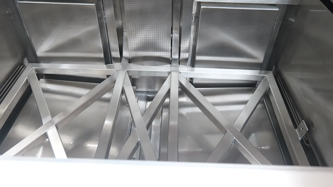 AU-800 — inside the tank (photo)