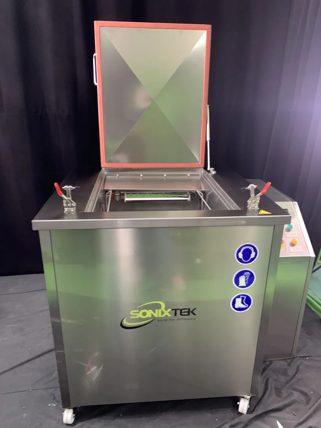 DT-96 — lid open (photo)