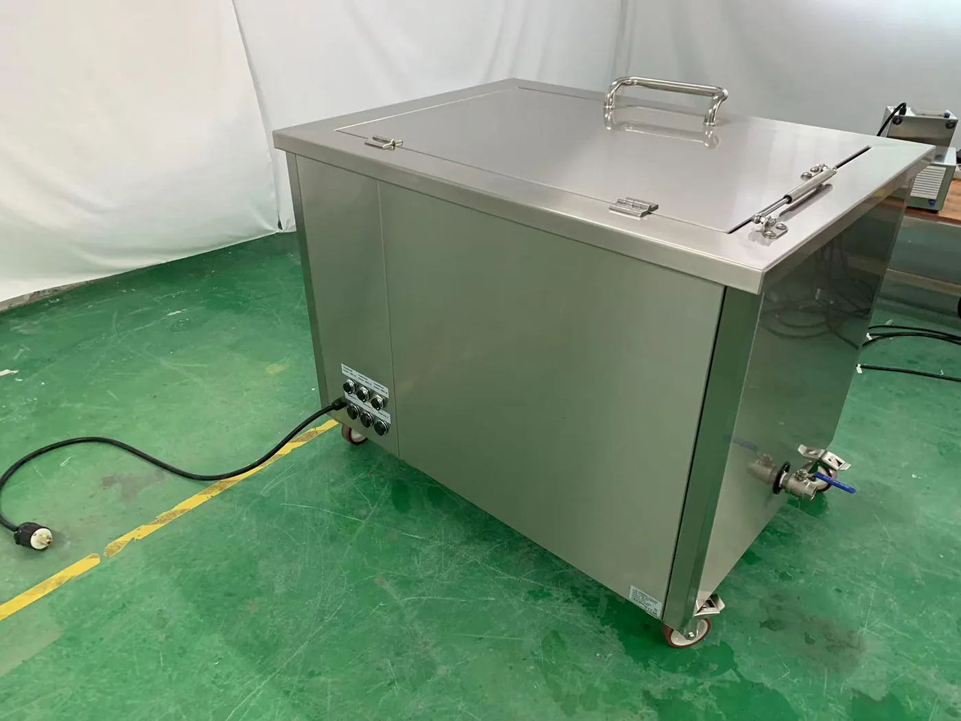 ST-300 — back view (photo)