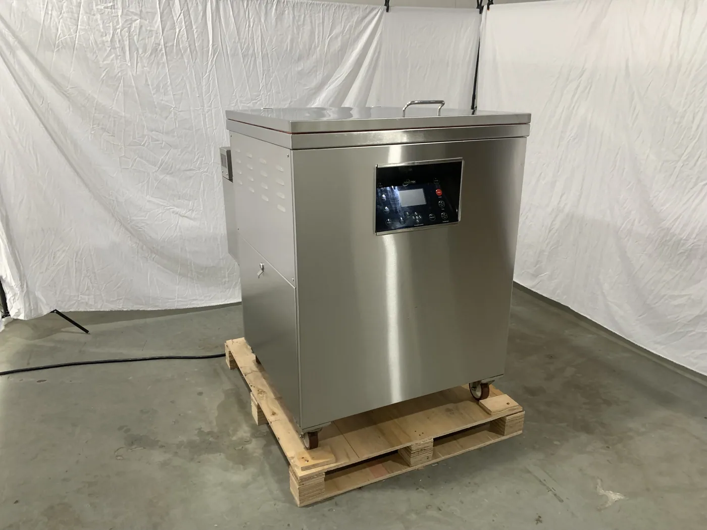 UMX Pro 162L — left side (photo)