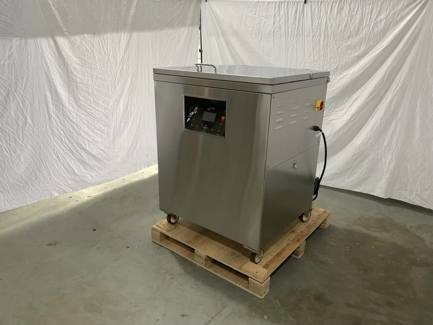 UMX Pro 162L — right side (photo)