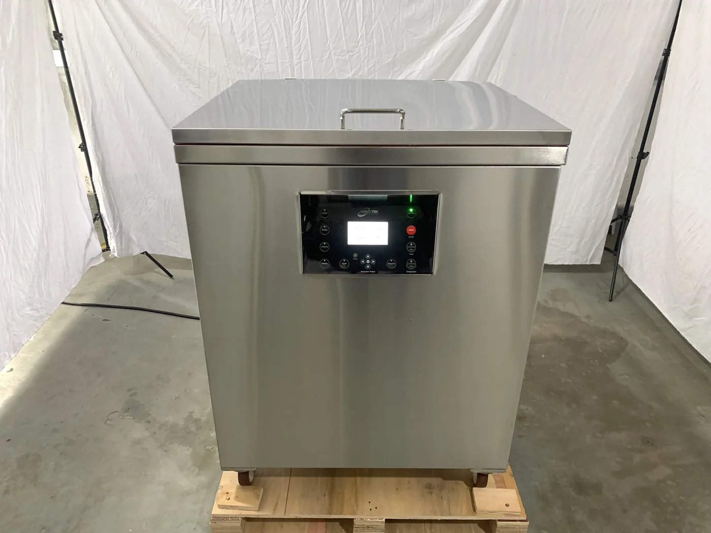 UMX Pro 162L — front view (photo)