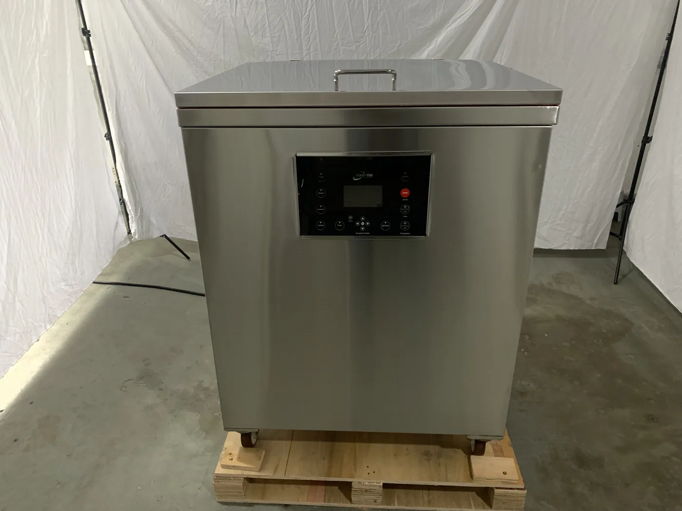 UMX Pro 162L — front view (photo)